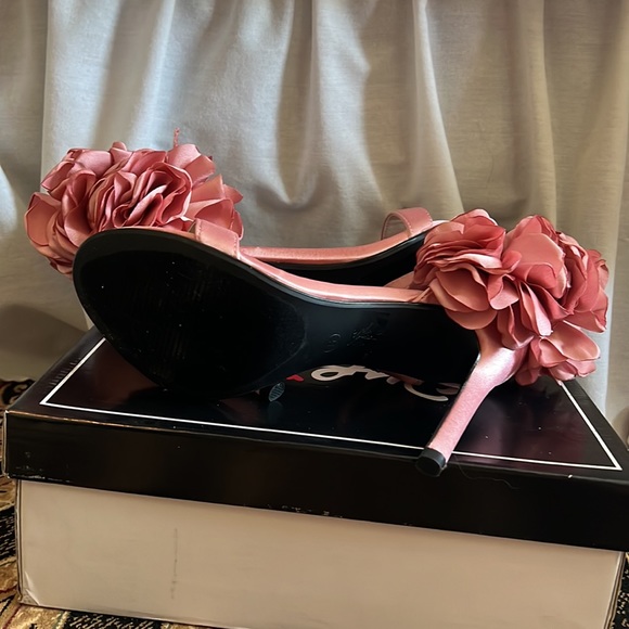 Pink Peony Heel - Picture 3 of 6